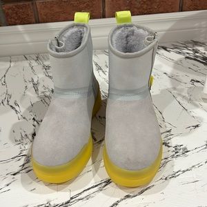 UGG CLASSIC TECH MINI